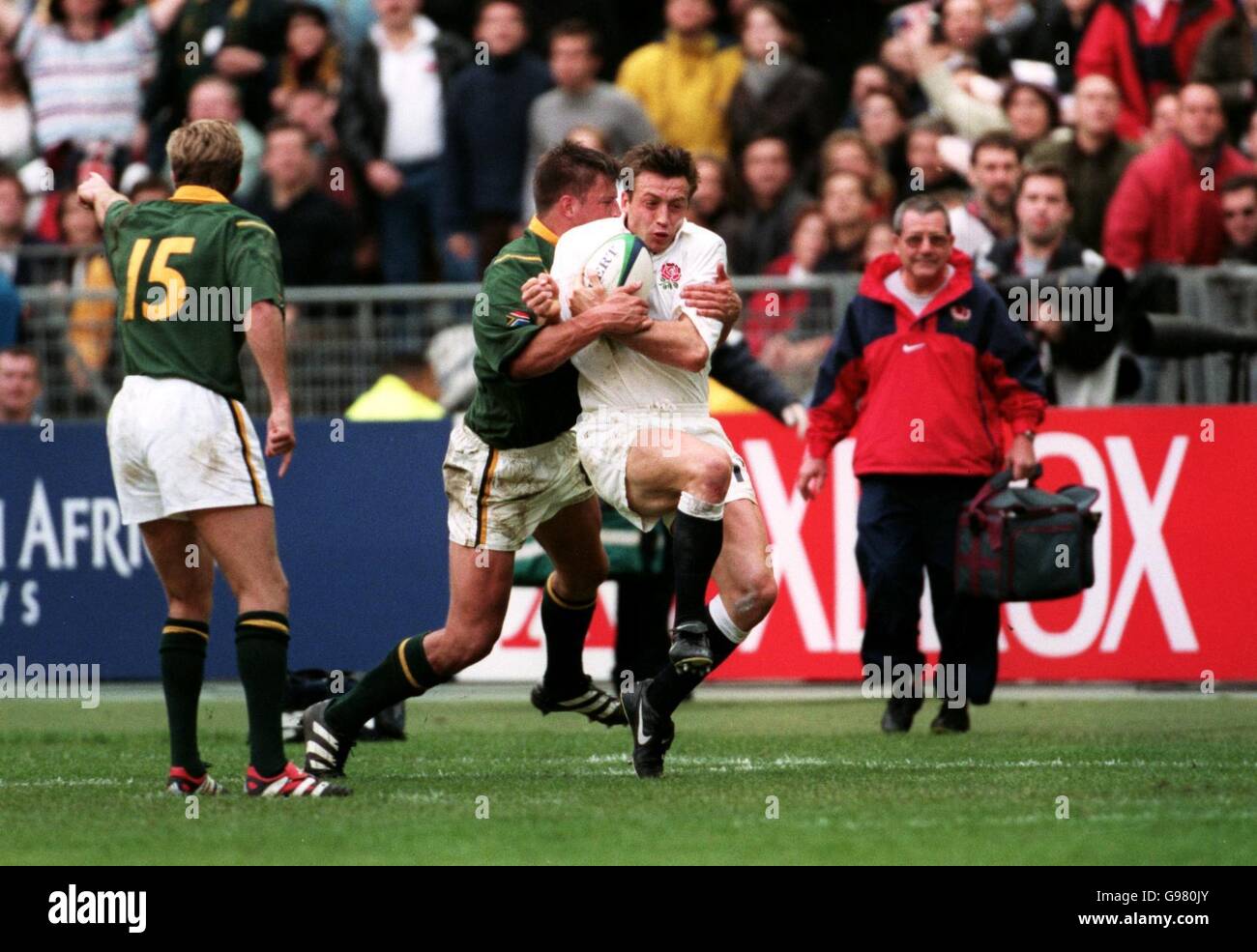 England's Dan Luger (right) is tackled by South Africa's Bobby Skinstad (centre) Stock Photo