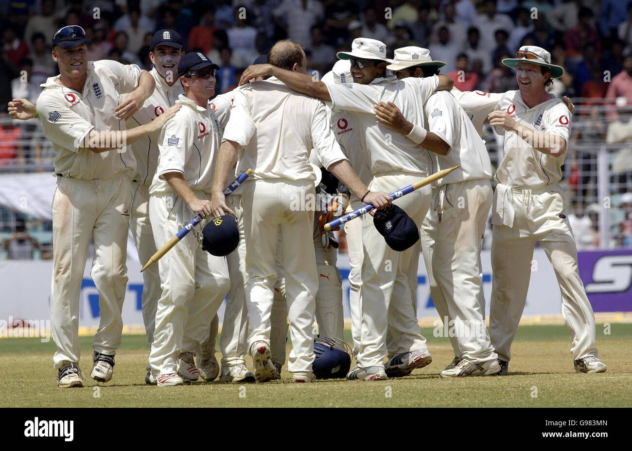 England celebrate winning the third Test match against India at the Wankhede Stadium, Mumbai, India, Wednesday March 22, 2006. England won the final Test by 212 runs to draw the series 1-1 with India. PRESS ASSOCIATION Photo. Photo credit should read: Rebecca Naden/PA. Stock Photo