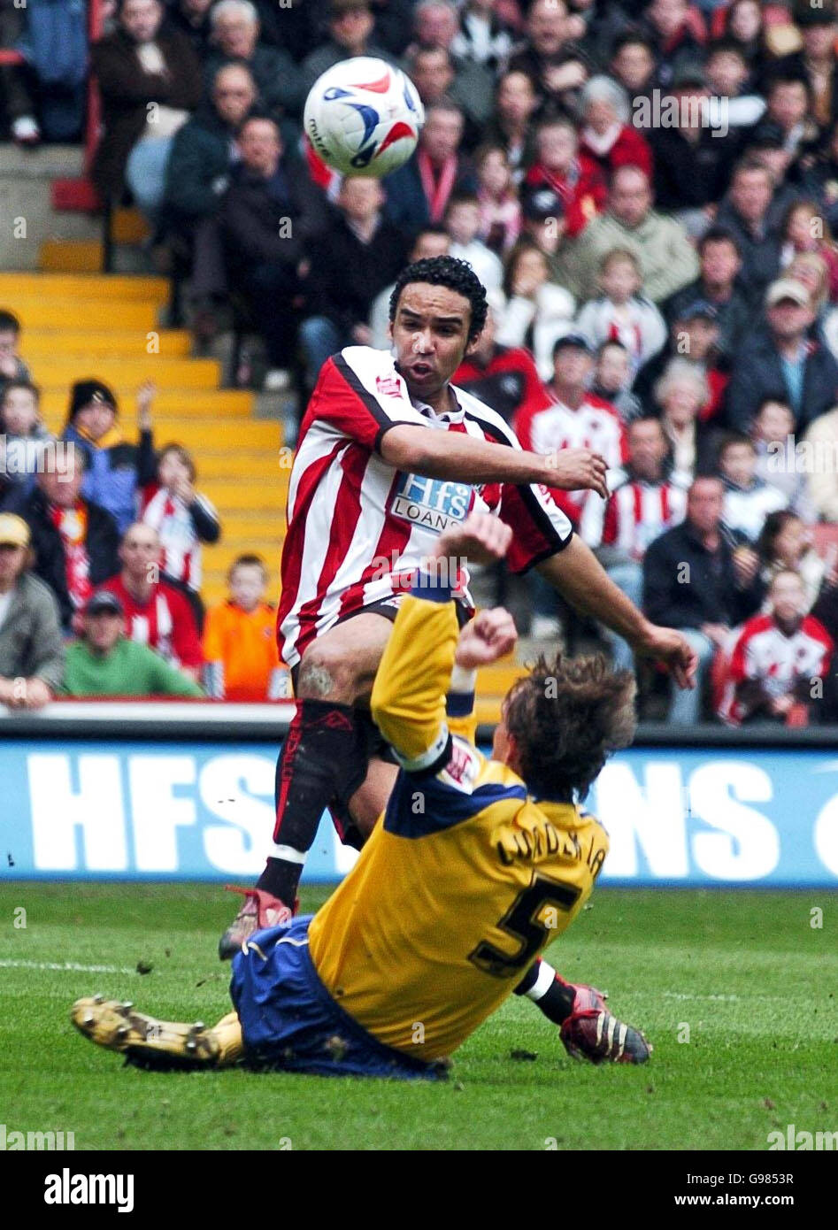 Sheffield United's Paul Ifill attempts a shot on goal as Southampton's Claus Lundekvam slides in during the Coca-Cola Championship match at Bramall Lane, Sheffield, Saturday March 25, 2006. PRESS ASSOCIATION Photo. Photo credit should read: PA. . Stock Photo