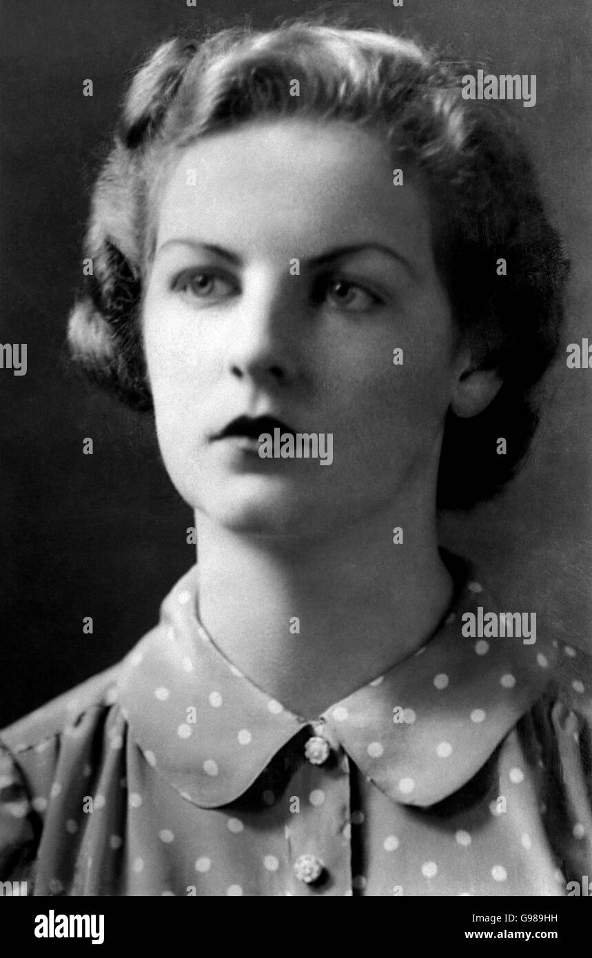 Deborah mitford 40s hi-res stock photography and images - Alamy