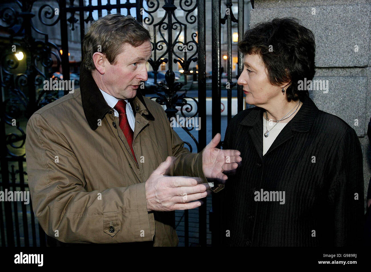 Fine Gael Leader Enda Kenny TD meets Geraldine Finucane, widow of murdered solicitor Pat Finucane, outside the Government Buildings in Dublin before they attended the joint party debate calling for an independent inquiry into the killing, Wednesday March 8, 2006. See PA story IRISH Finucane. PRESS ASSOCIATION Photo. Photo credit should read: Julien Behal / PA. Stock Photo