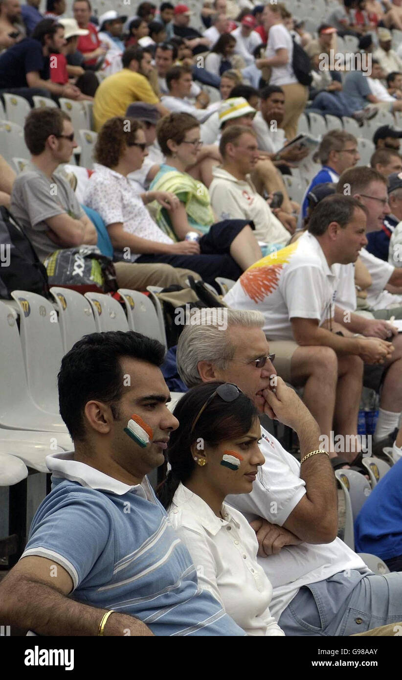 Cricket fans watch the first day of the second Test match between India and England at the PCA Stadium, Mohali, India, Thursday March 9, 2006. PRESS ASSOCIATION Photo. Photo credit should read: Rebecca Naden/PA. Stock Photo