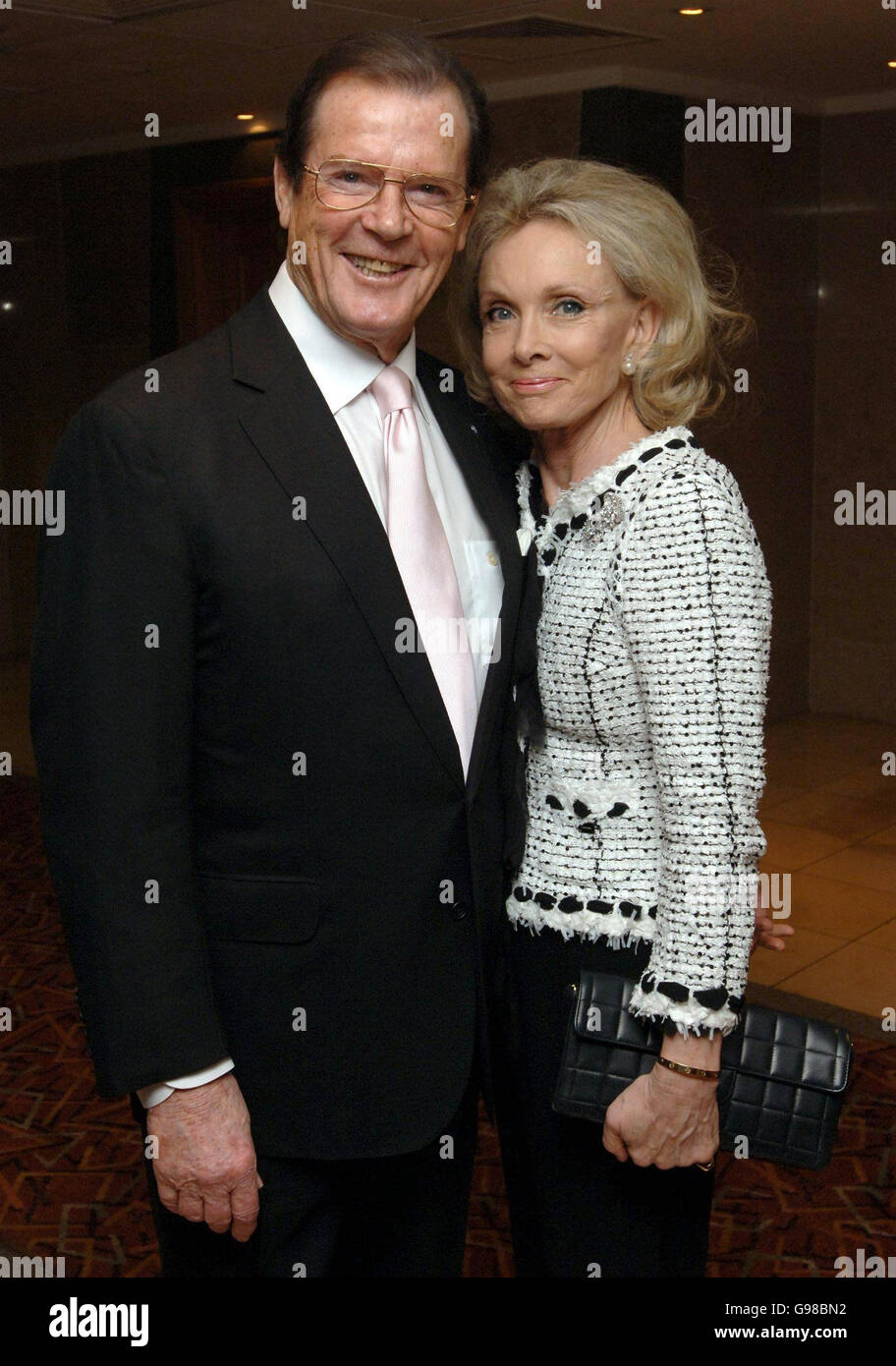 Sir Roger Moore and his wife Kiki arrive for the Sony Ericsson Empire Film Awards 2006, from the Hilton London Metropole, central London, Monday 13 March 2006. See PA story SHOWBIZ Empire. PRESS ASSOCIATION Photo. Photo credit should read: Ian West/PA Stock Photo