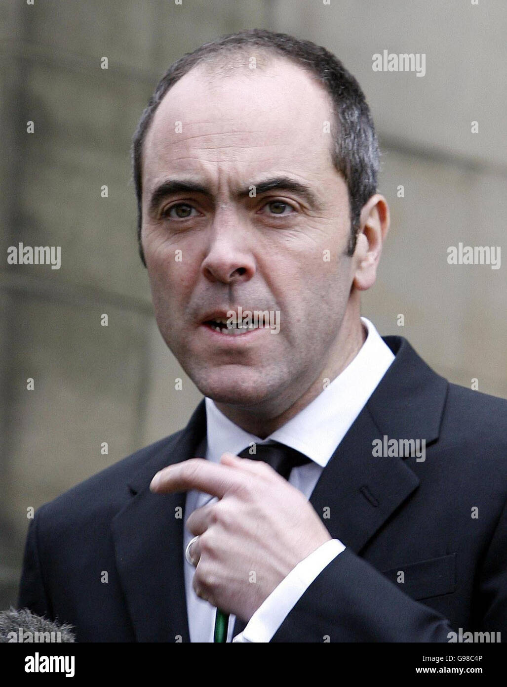 James Nesbitt at the memorial service for football legend George Best, at Manchester Cathedral, Thursday March 16, 2006. Former Manchester United and Northern Ireland great Best succumbed to multiple organ failure on November 25 last year at the Cromwell Hospital in west London, following years of alcohol abuse. See PA Story MEMORIAL Best. PRESS ASSOCIATION Photo. Photo credit should read: Peter Byrne/PA. Stock Photo