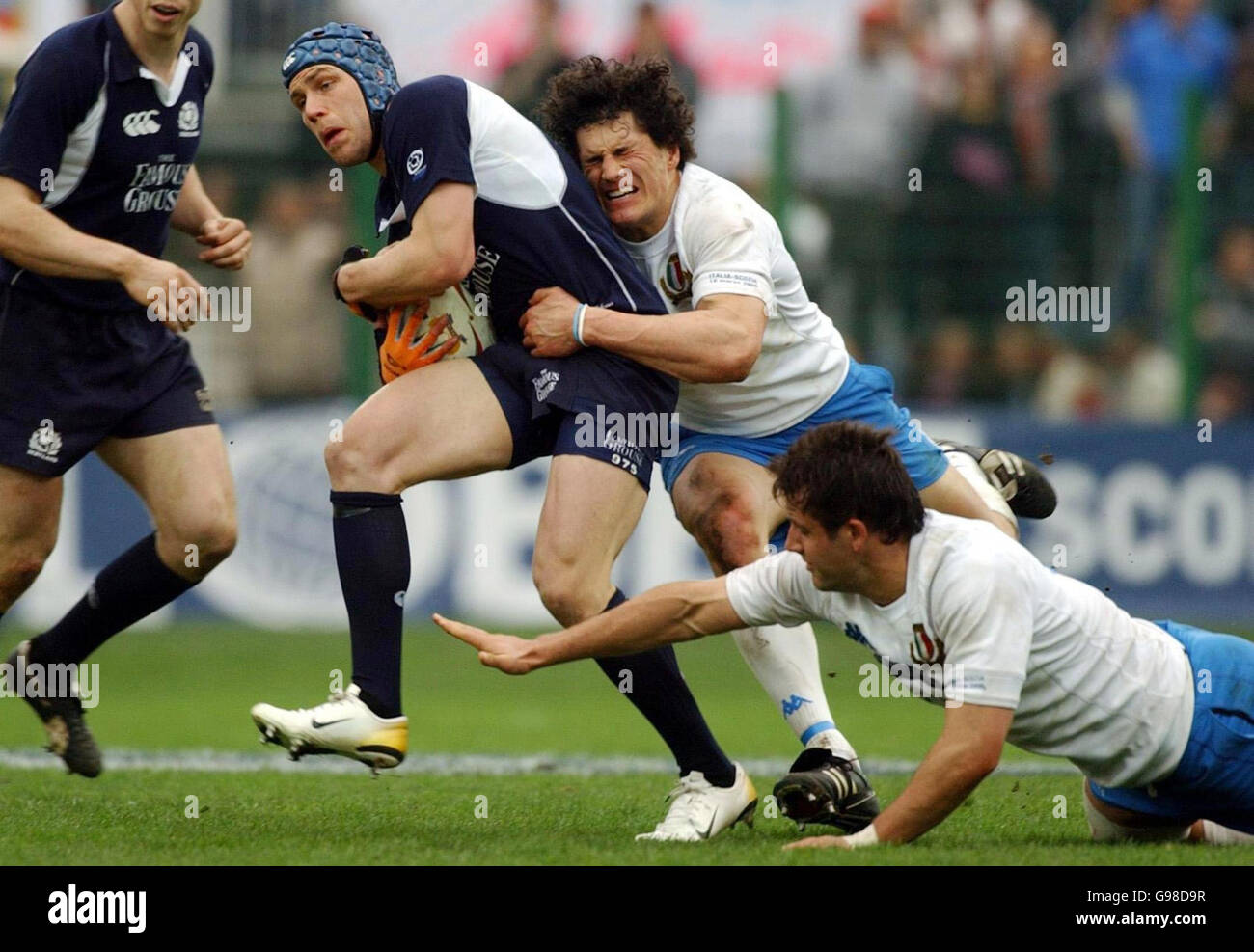 Scotland's Simon Webster is tackled by Italy's Alessandro Zanni and Martin Castrogiovanni during the RBS 6 Nations match at the Stadio Flaminio, Rome, Saturday March 18, 2006. PRESS ASSOCIATION photo. Photo credit should read: Danny Lawson/PA. Stock Photo