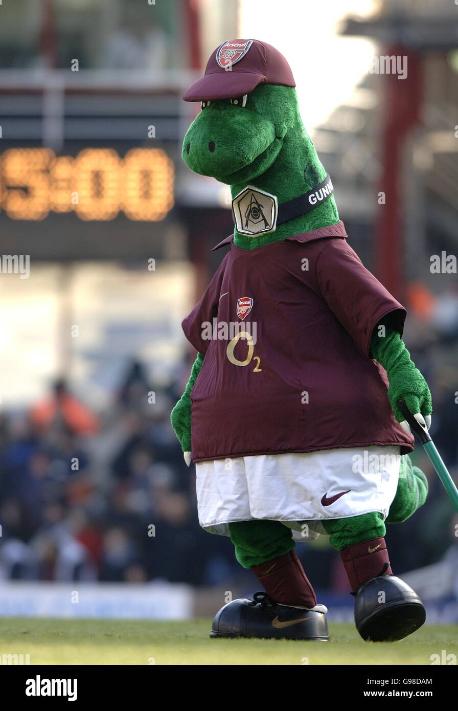 Gunnersaurus Rex , Arsenal Mascot Prepares The Pitch At Half Time Stock ...