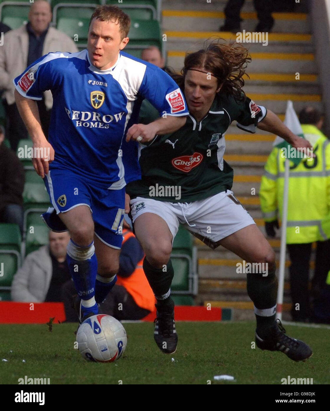 Cardiff's Kevin Cooper (L) breaks away from Plymouth Argyle's Lilian Nilas during the Coca-Cola Championship match at Home Park, Plymouth, Saturday March 18, 2006. PRESS ASSOCIATION photo. Photo credit should read: Neil Munns/PA. NO UNOFFICIAL CLUB WEBSITE USE. Stock Photo
