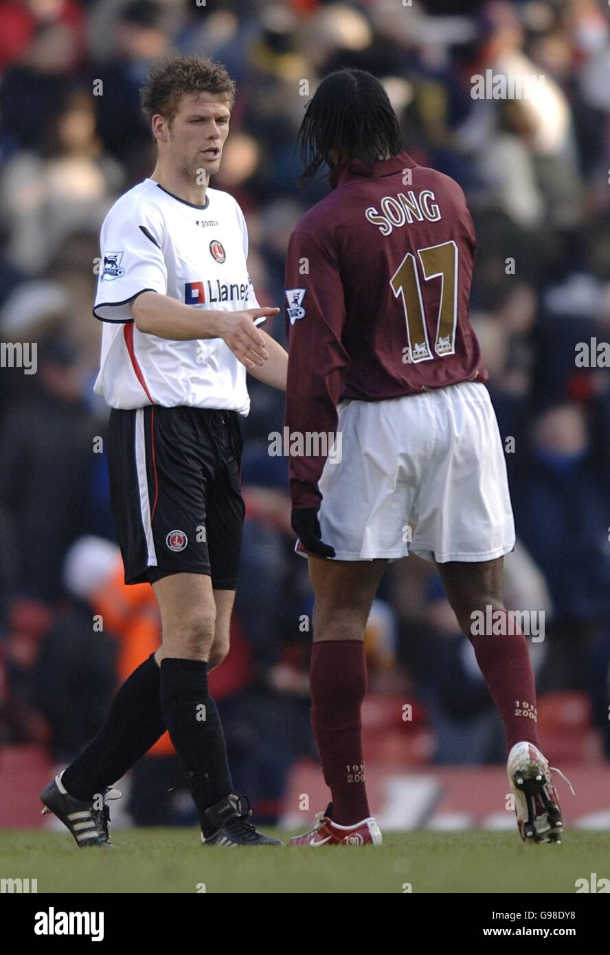 Soccer - FA Barclays Premiership - Arsenal v Charlton Athletic - Highbury. Arsenal's Alexandre Song Billong shakes hands with Charlton Athletic's Hermann Hreidarsson Stock Photo