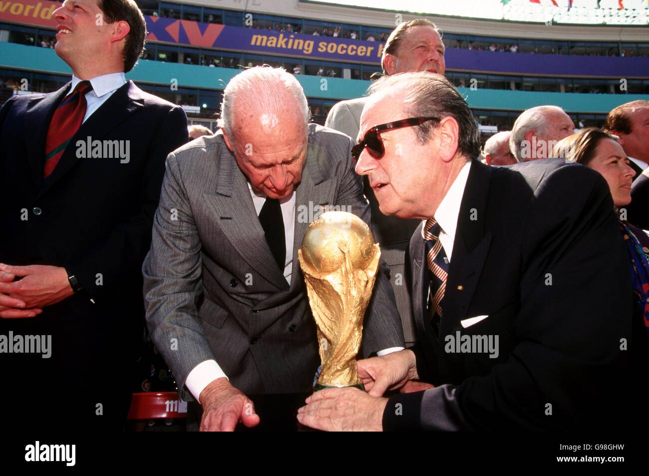 1994 World Cup Trophy Hi res Stock Photography And Images Alamy 1994 World Cup Trophy Hi res Stock Photography And Images Alamy