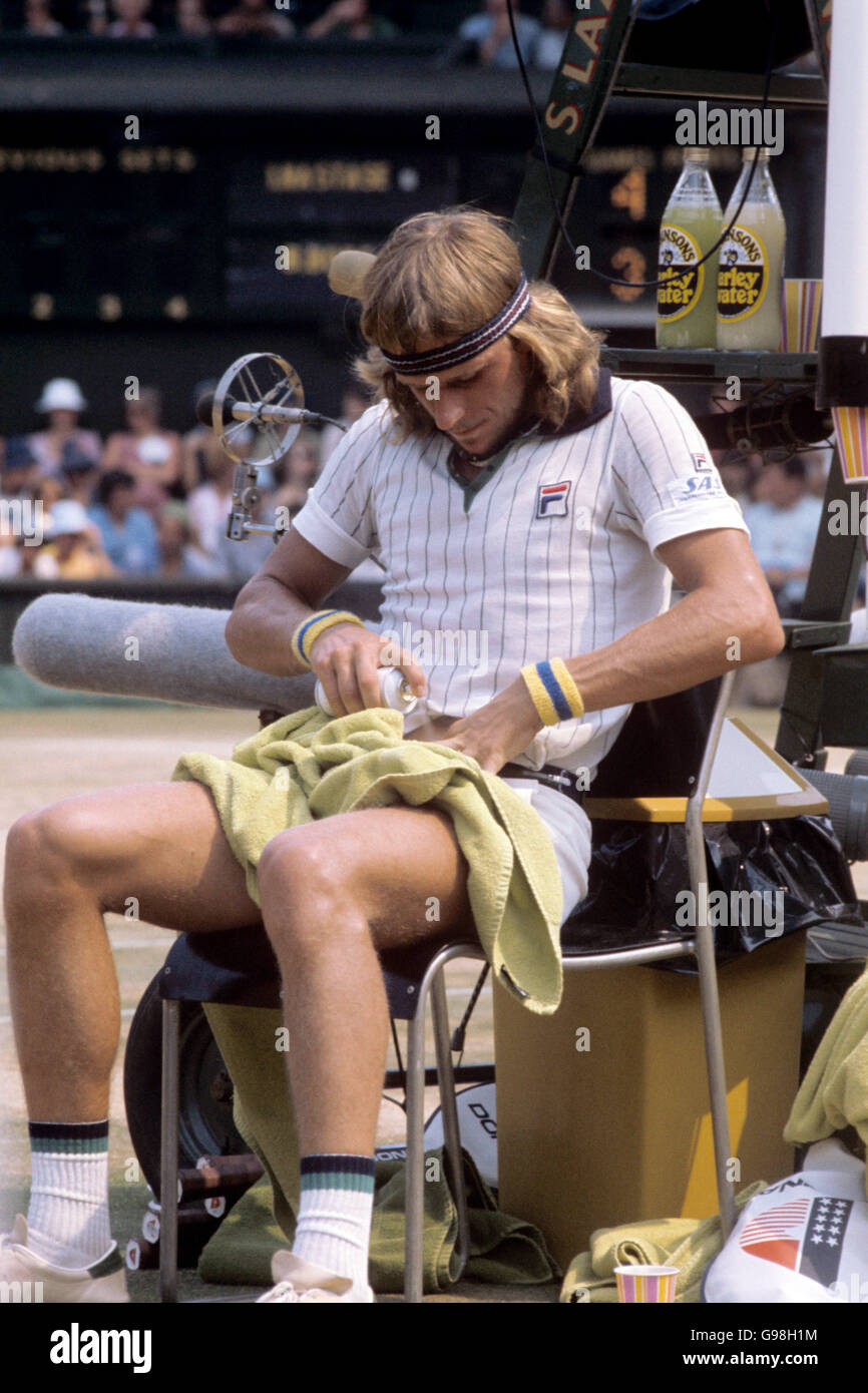 Tennis - Wimbledon Championships - Men's Singles - Final - Bjorn Borg v Ilie Nastase - The All England Club. Bjorn Borg gives himself some pain-killing treatment for a stomach injury during the final Stock Photo