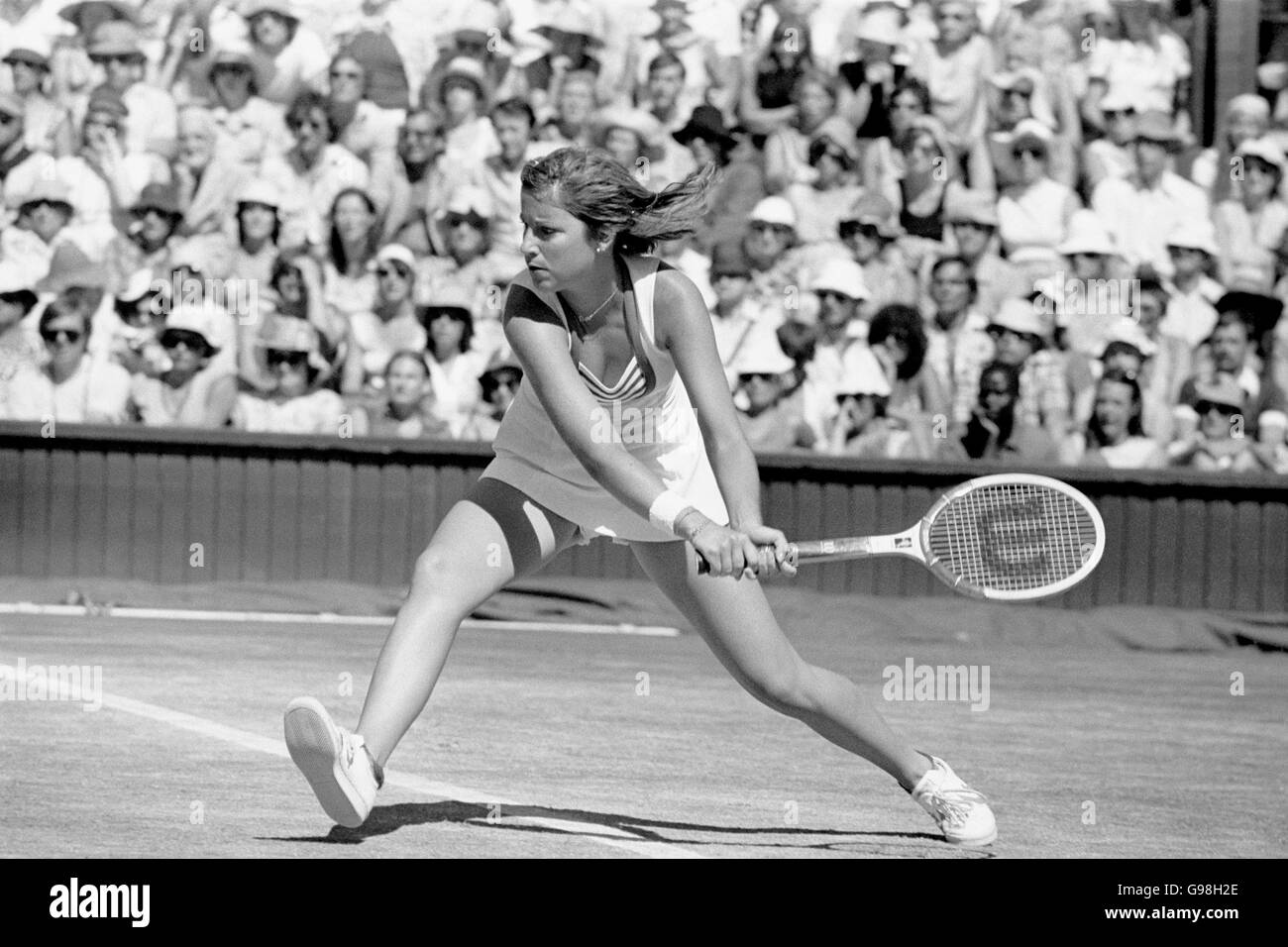 Tennis - Wimbledon Championships - Ladies' Singles - Semi Final - Chris Evert v Martina Navratilova - The All England Club. Chris Evert Stock Photo