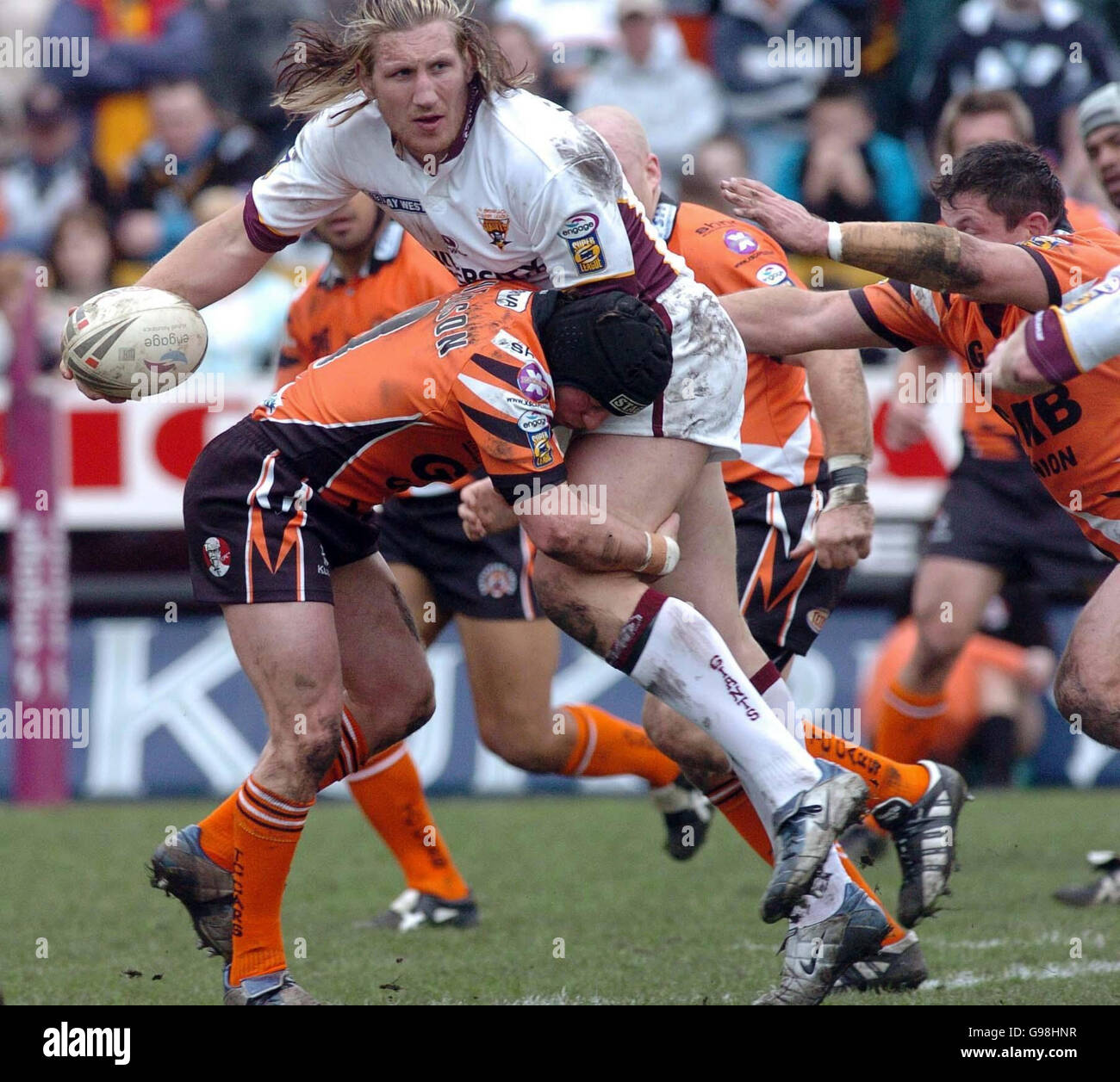 Huddersfield Giants Eorl Crabtree is stopped close to the line by Castleford's Michael Shenton during the Engage Super League match at The Jungle, Castleford, Sunday March 26, 2006. PRESS ASSOCIATION Photo. Photo credit should read: PA. **** Stock Photo