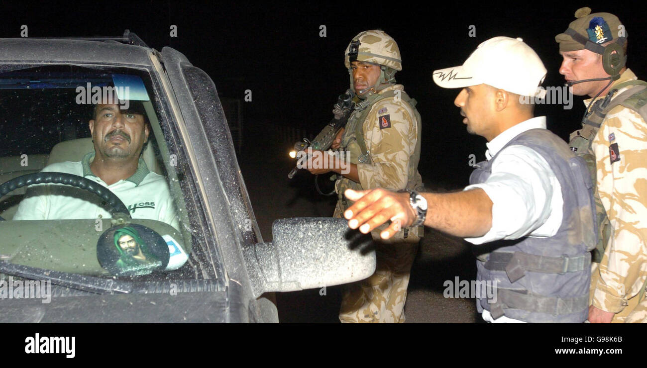 Ratu Peni Naisau of The Royal Regiment of Scotland performs a random stop and search on a car near the Shatt Al Arab Hotel, Basra, Iraq, Wednesday March 28, 2006. Following two consecutive nights of mortar attacks on the base, the patrol looks for insurgents and explosive devices, and performs random stop and searches on cars in the area. Watch for PA story. PRESS ASSOCIATION photo. Picture credit should read: Danny Lawson/PA. Stock Photo