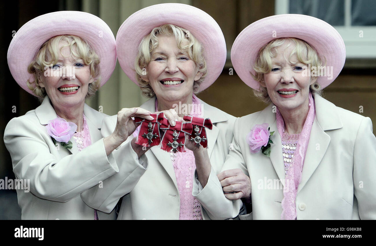 The Beverly Sisters Babs, Joy and Teddie at Buckingham Palace in central London, Wednesday March 29, 2006 after receiving their MBE's from Britains Queen Elizabeth II. See PA story ROYAL Investiture. PRESS ASSOCIATION photo. Photo credit should read: Andrew Parsons/PA pool. Stock Photo