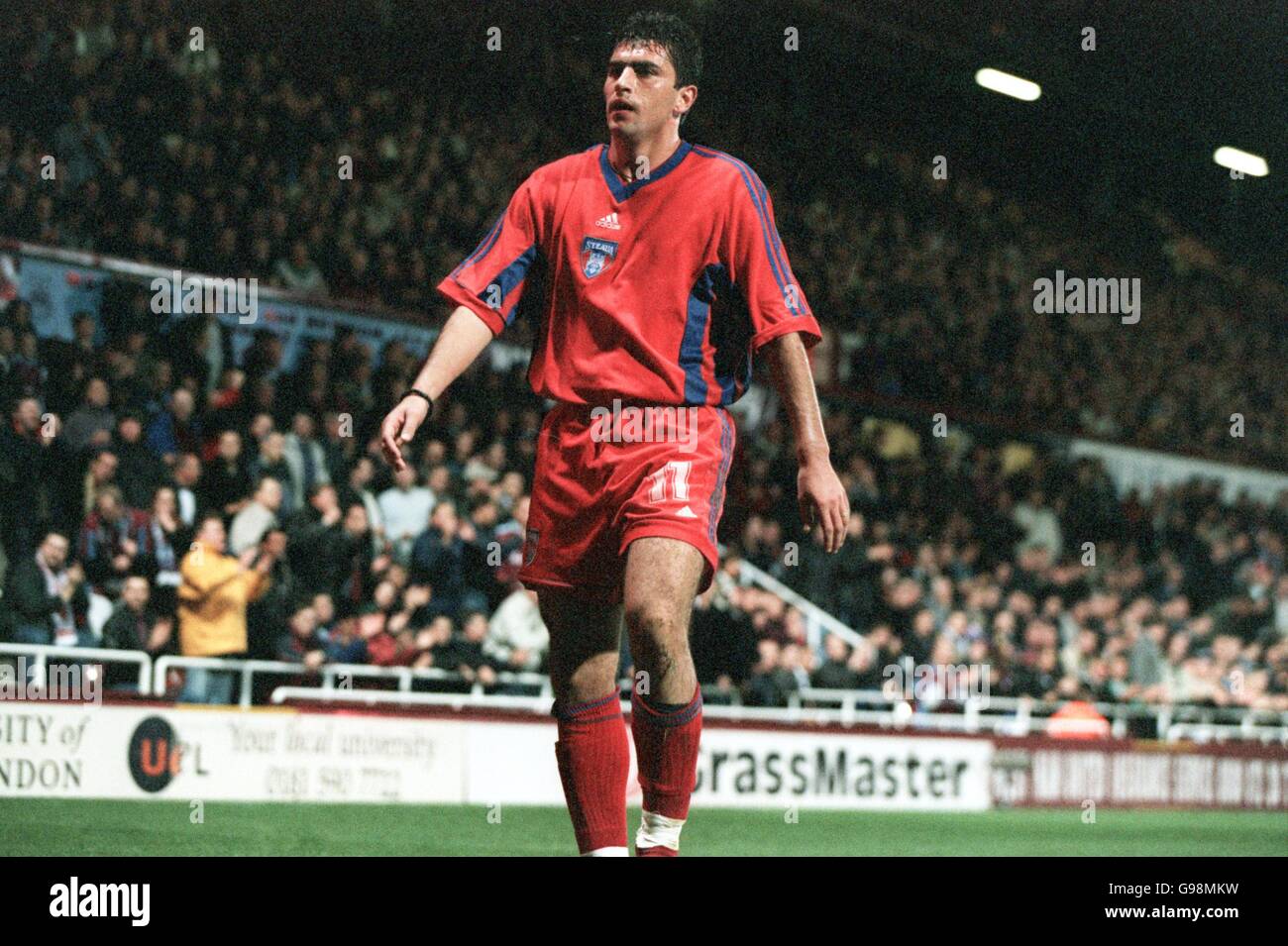 Soccer - UEFA Cup - Second Round Second Leg - West Ham United v Steaua  Bucharest Stock Photo - Alamy