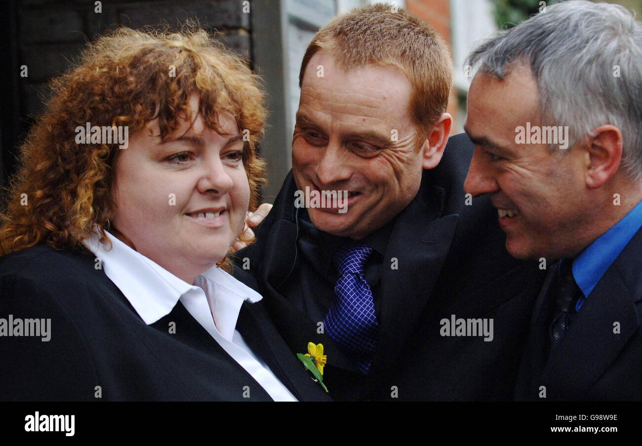 Yvonne and Jim Collinson (centre), with their barrister John Cooper (right) outside Epsom Magistrates' Court, Friday March 10, 2006, where a jury delivered an open verdict today on the death of their son, Private James Collinson. Private Collinson, 17, from Perth, was found dead with a single gunshot wound to his head close to the perimeter fence of the Deepcut army barracks in Surrey where he had been on guard duty on the night of March 23, 2002. See PA story INQUEST Deepcut. PRESS ASSOCIATION photo. Photo Credit should read: Fiona Hanson/PA. Stock Photo