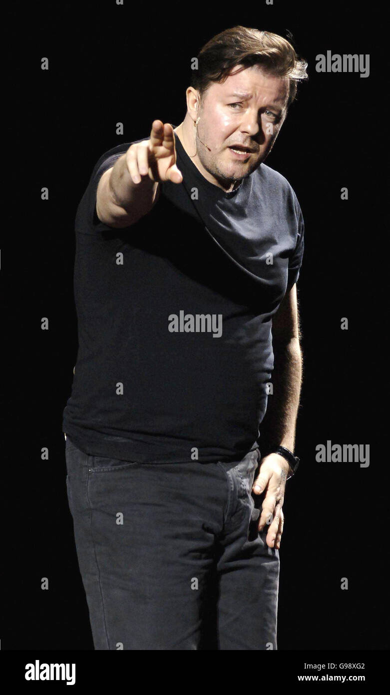 Ricky gervais stand up hi-res stock photography and images - Alamy