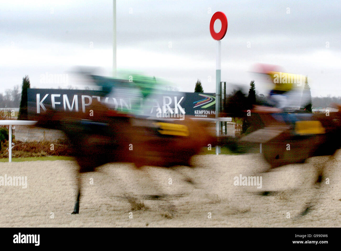 Horse Racing Kempton Park Stock Photo Alamy