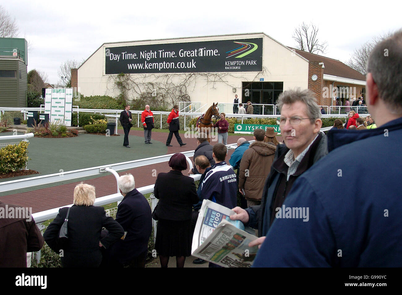 Horse Racing Kempton Park Stock Photo Alamy