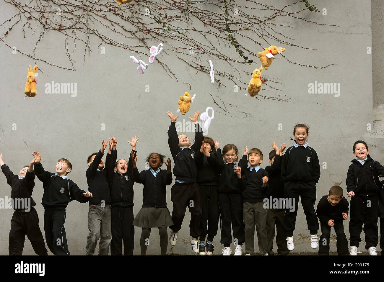 Pupils from St Aodoen's Primary School in Dublin during the Gold Lindt Easter Bunny visit, Tuesday March 28, 2006. PRESS ASSOCIATION Photo. Photo credit should read: Julien Behal/PA Stock Photo