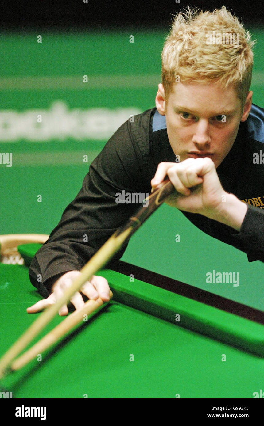Neil Robertson in action against Paul Hunter during the first round of the World Snooker Championship at The Crucible Theatre, Sheffield. Stock Photo