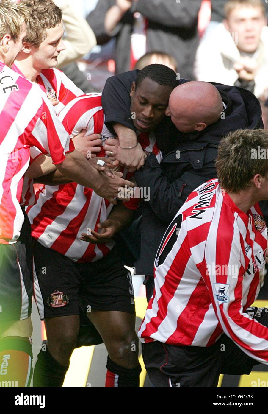 15/10/1974 SUNDERLAND V Sheffield Wednesday (plié, jeton retiré). Footy 15/10/1974 SUNDERLAND V Sheffield Wednesday (plié, jeton retiré). Footy