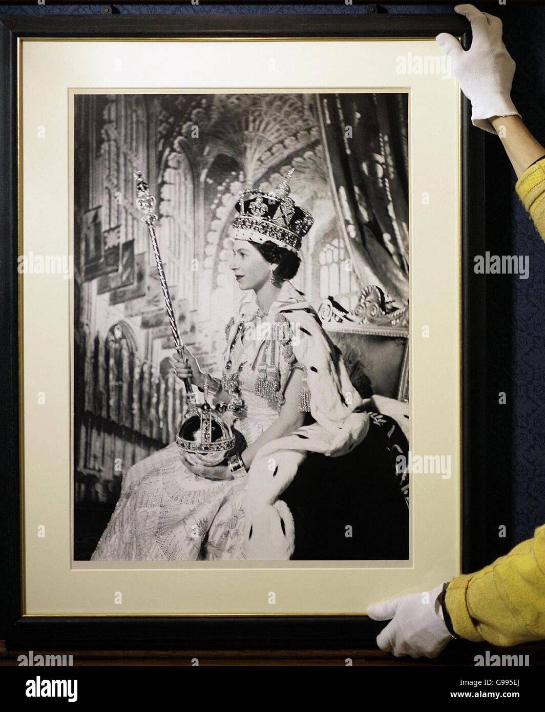 Queen coronation 1953 beaton hi-res stock photography and images - Alamy
