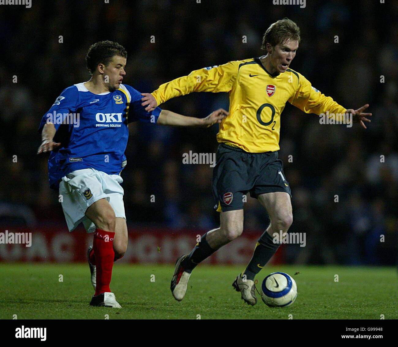 Soccer - FA Barclays Premiership - Portsmouth v Arsenal - Fratton Park. Portsmouth's Andres D'Alessandro and Arsenal's Aleksander Hleb Stock Photo