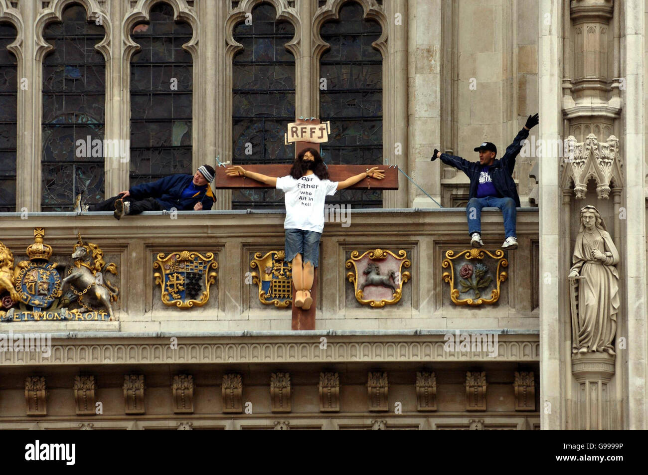 Real Fathers for Justice campaigners on a ledge of Westminster Abbey, in central London. Stock Photo