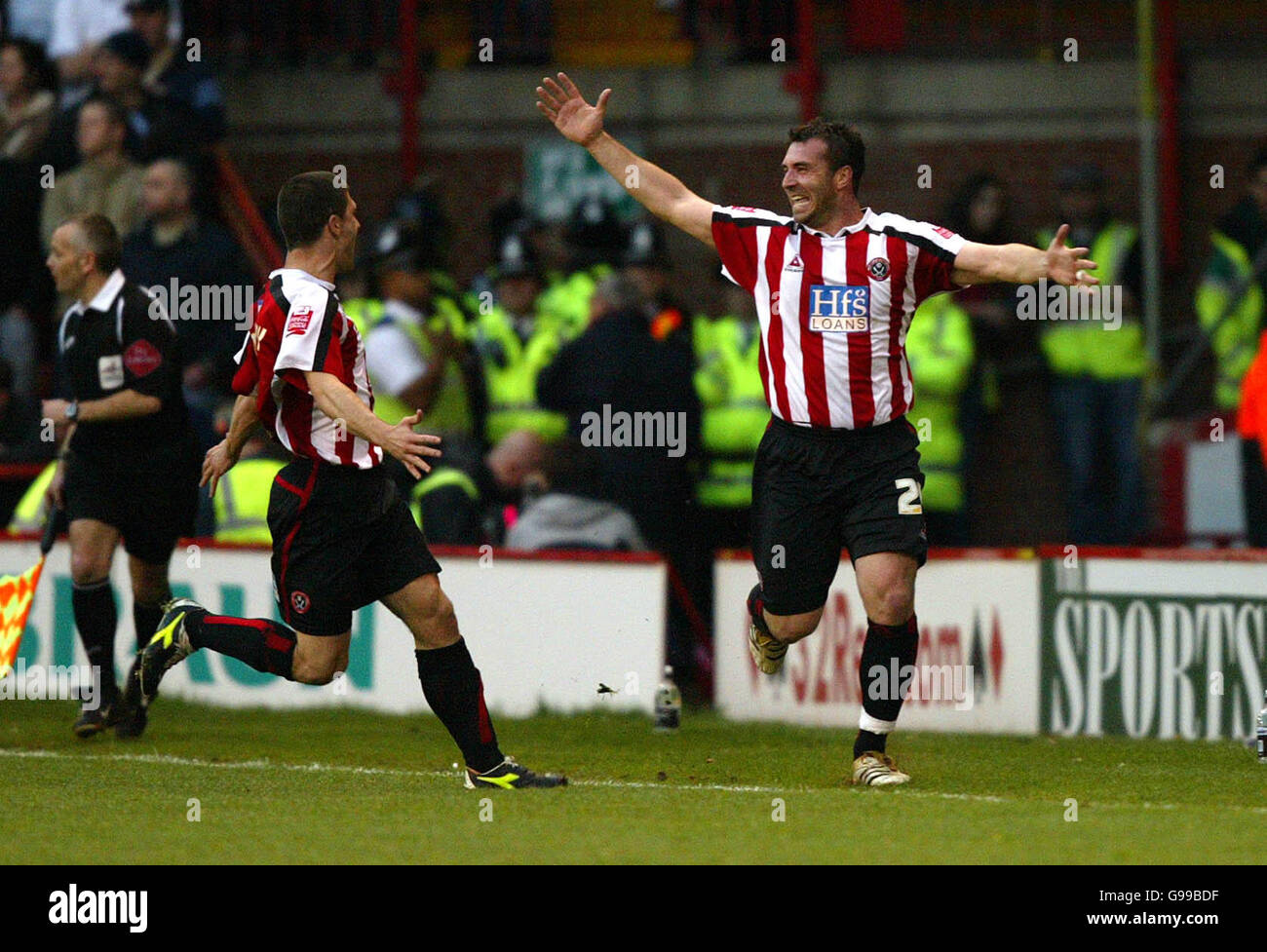 Sheffield United's David Unsworth celebrates scoring from a corner Stock Photo