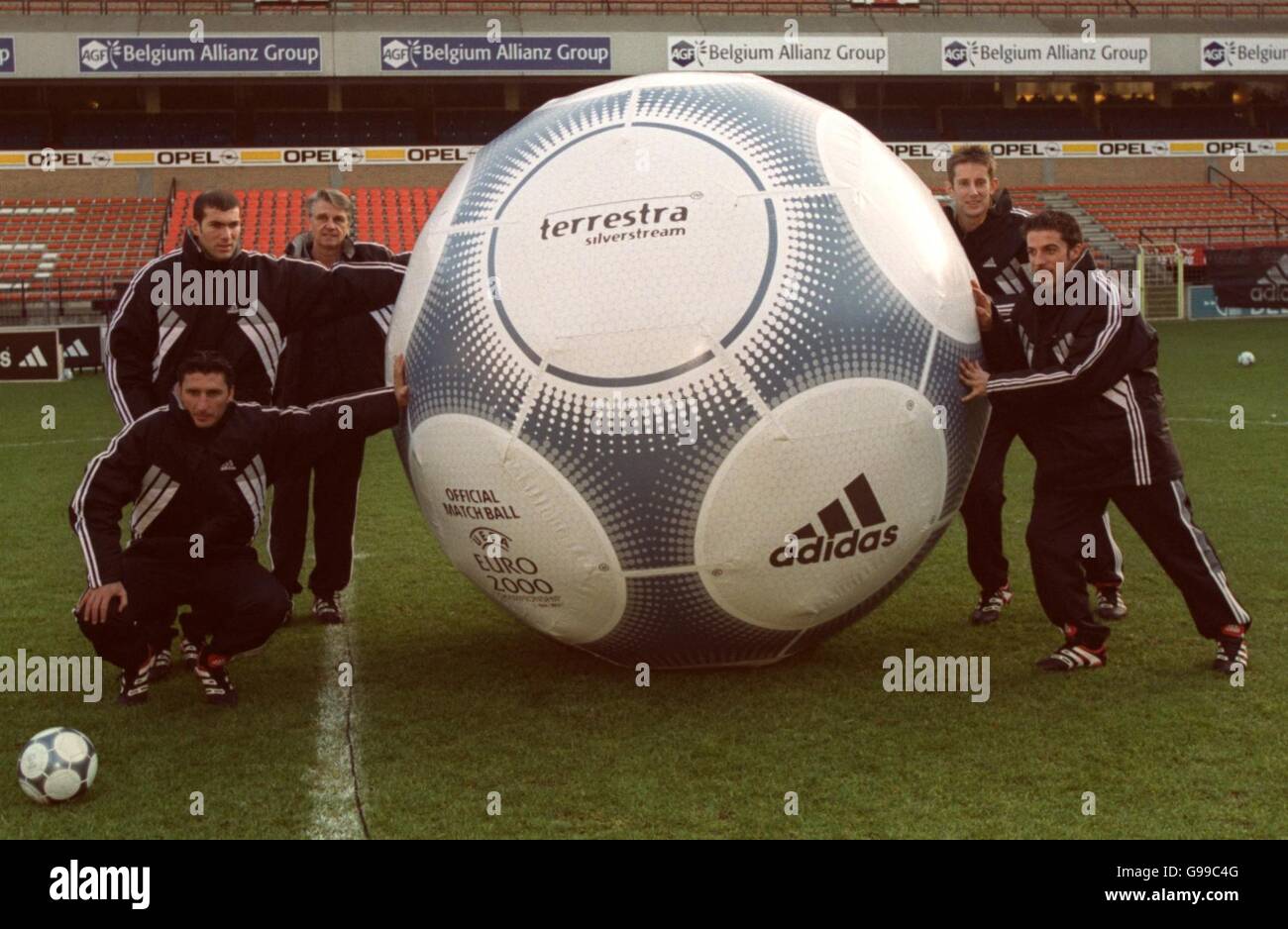 Soccer - Launch of Official Euro 2000 Ball - Adidas Terrestra Silverstream  Stock Photo - Alamy