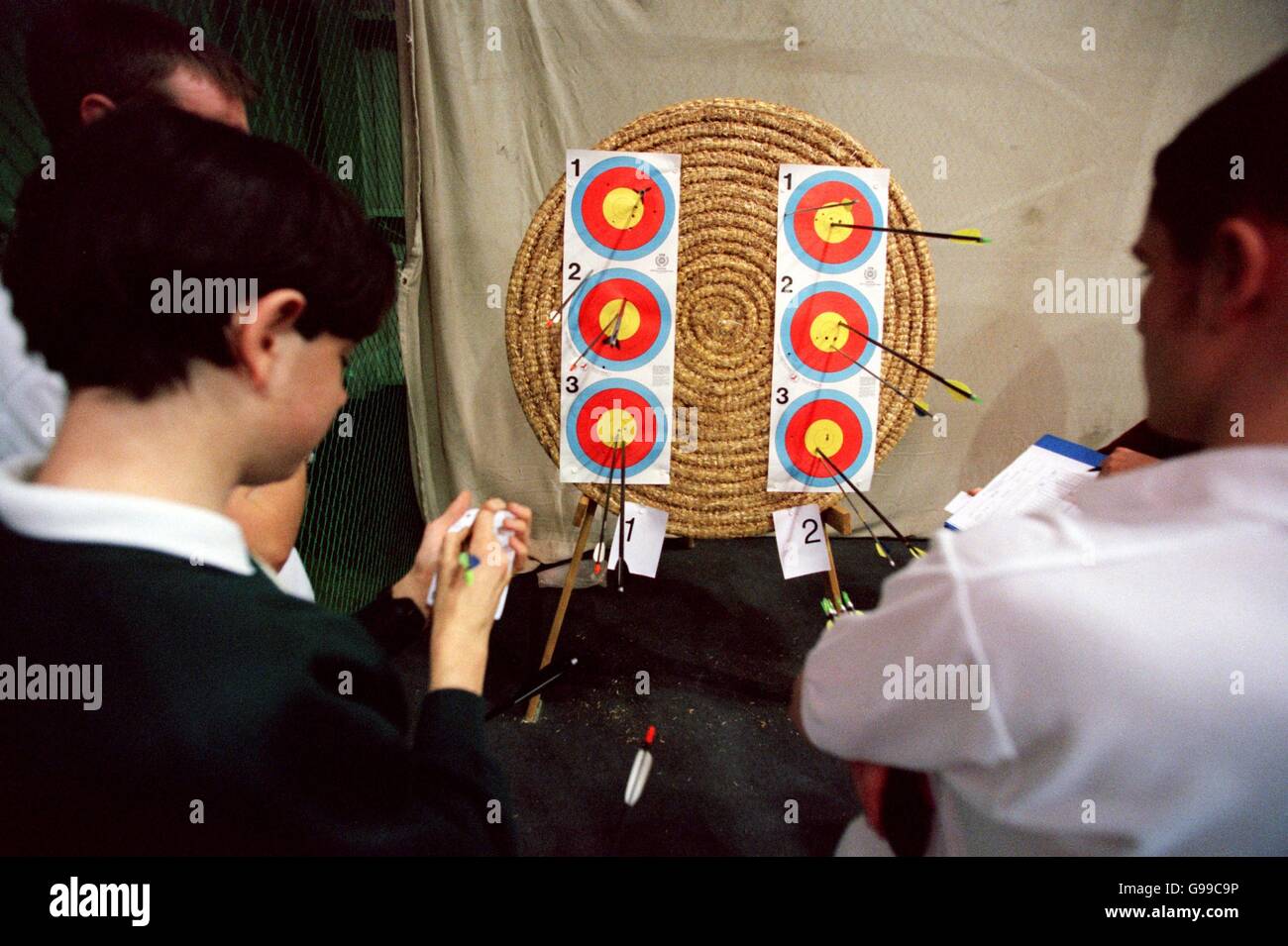Scores on targets hires stock photography and images Alamy