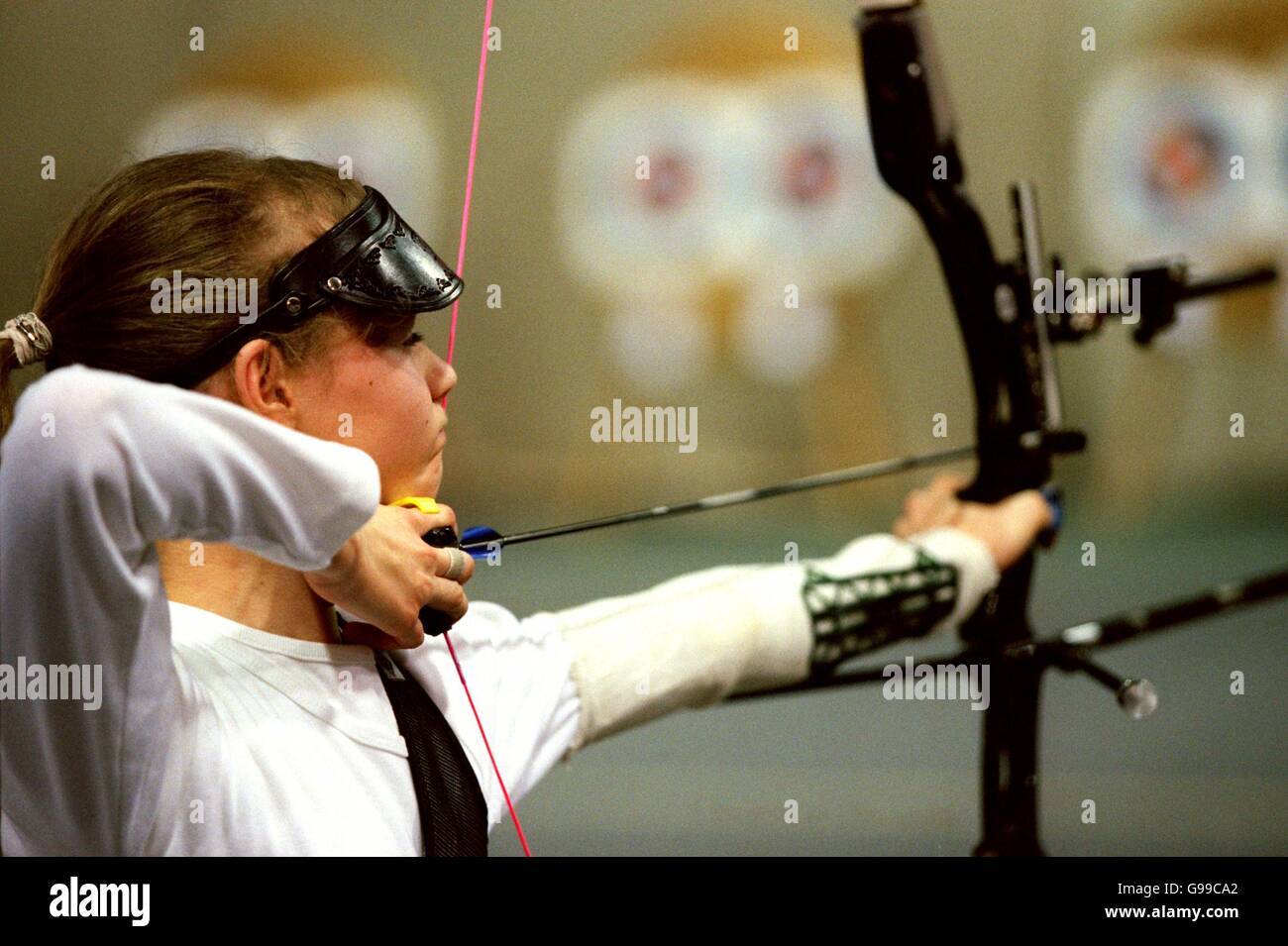 Archer drawing the string hi-res stock photography and images - Alamy