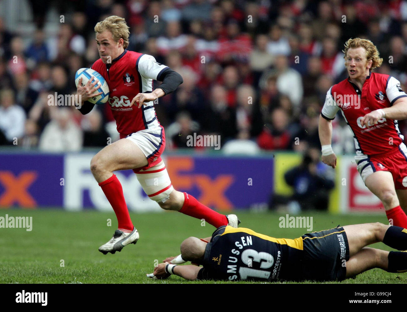 Gloucester's Olly Morgan breaks away from Worcester's Dale Rasmussen during the European Challenge Cup semi-final match at Kingsholm, Gloucester. Stock Photo