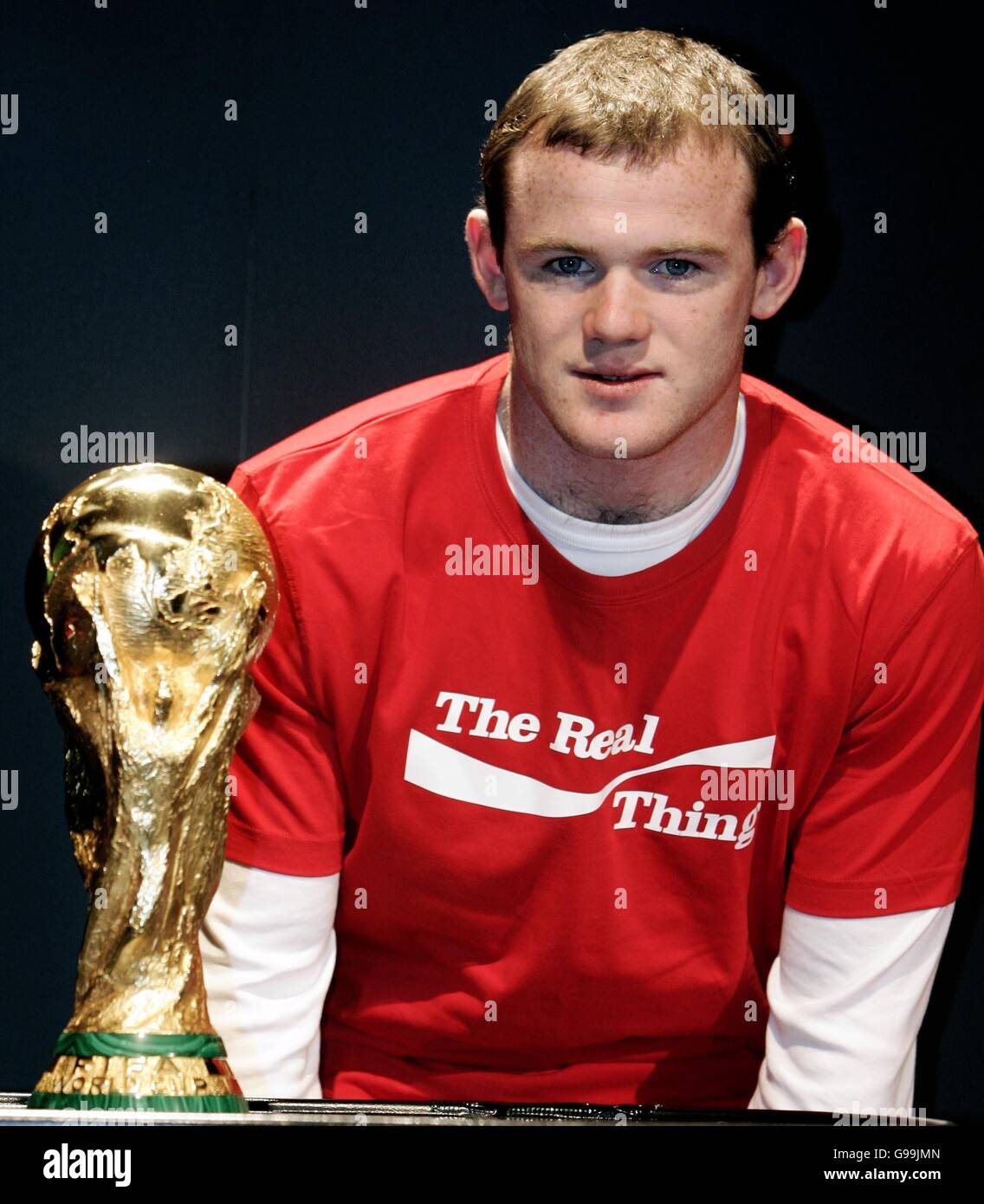 Wayne Rooney World Cup Trophy Stock Photo Alamy