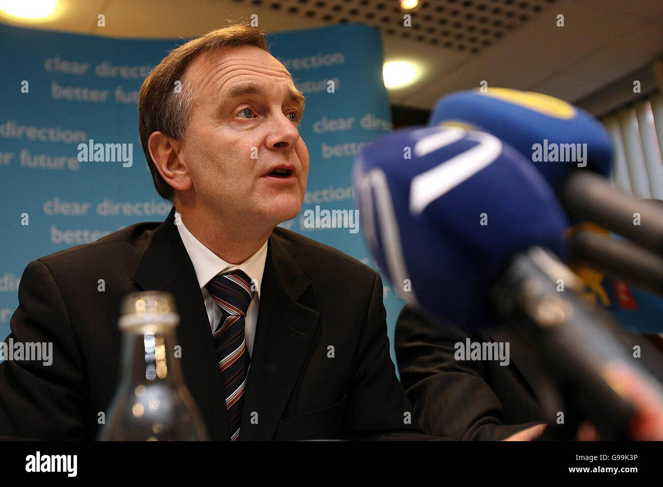 Transport Minister Martin Cullen at a press conference in the Department of Transport, Tuesday April 4, 2006. The Irish Government is to sell a majority stake in national airline Aer Lingus, it was confirmed tonight. After years of speculation, the Transport Minister announced work on the process to float up to 59.9% of the company on the stock exchange would begin immediately despite the continued opposition of trade unions. See PA story IRISH Airline. PRESS ASSOCIATION Photo. Photo credit should read: Julien Behal/PA. Stock Photo