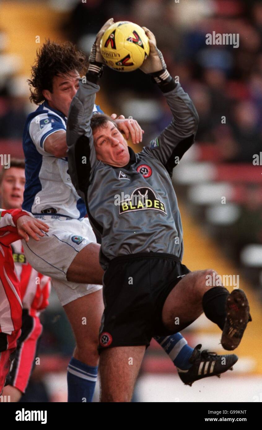 Soccer - Nationwide League Division One - Sheffield United v Blackburn Rovers. Sheffield United's Simon Tracey takes a cross under pressure from Blackburn Rovers' Ashley Ward Stock Photo