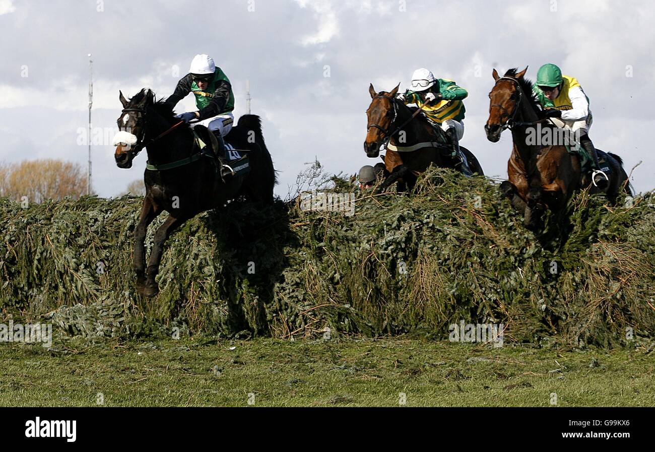 Numbersixvalverde and jockey Niall Madden jumps the last in The JohnSmith's Grand National Steeple Chase (Handicap) (Class 1) Stock Photo