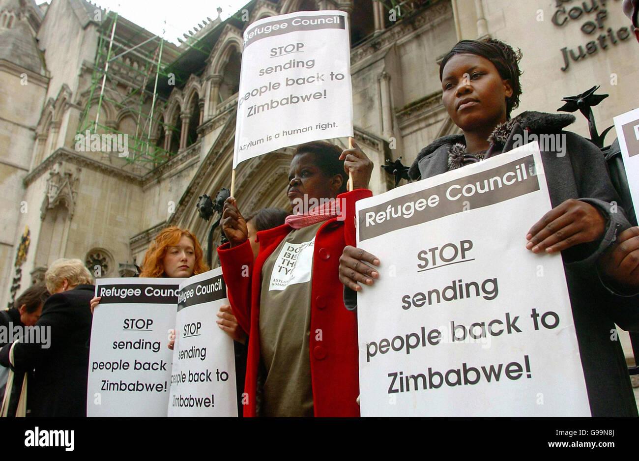 Jade Amoli-Jackson (centre) and Lucia Chakawa join other demonstrators as they protest for asylum to stay in the UK after Home Secretary Charles Clarke won his appeals over a court ruling which effectively prevented the Home Office from deporting failed asylum seekers to Zimbabwe. Stock Photo