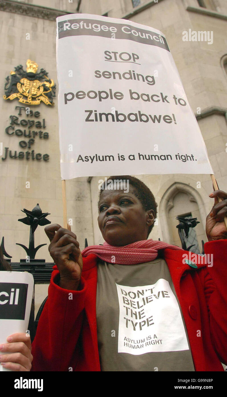 COURTS Zimbabwe Stock Photo