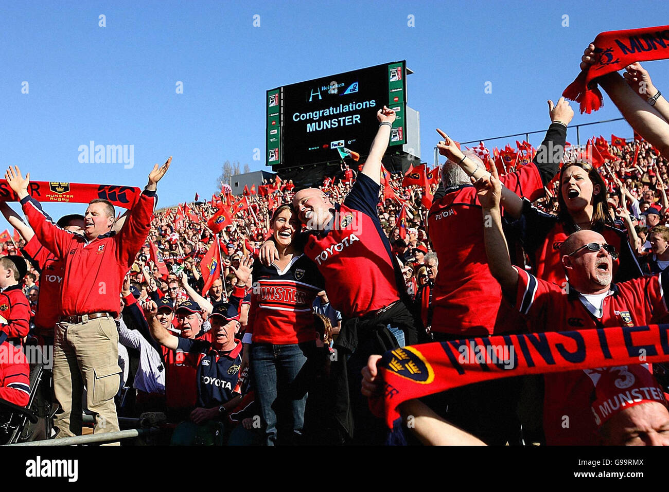 RUGBYU Heineken. Munster fans celebrate defeating Leinster in the