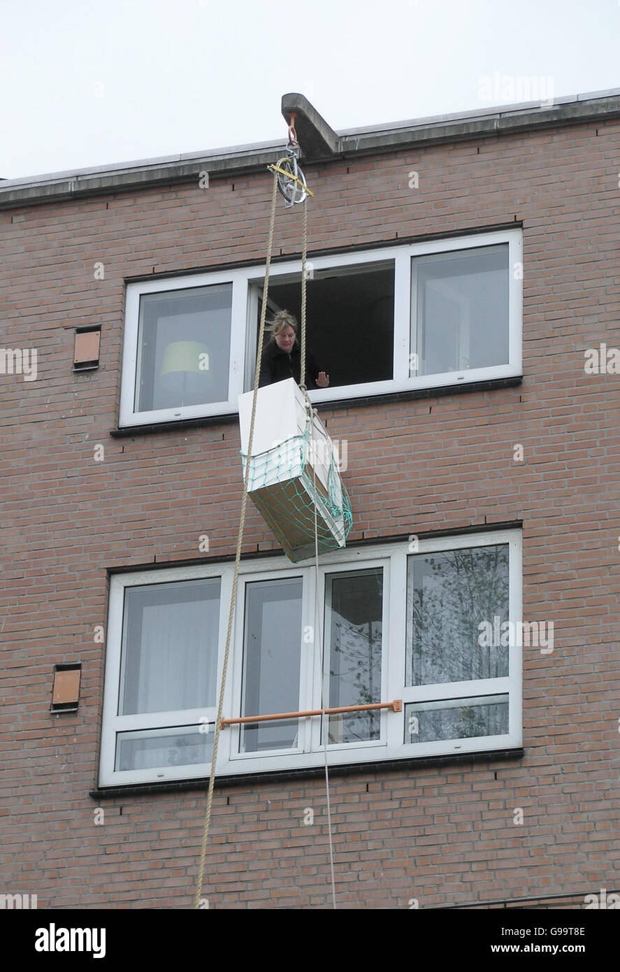 A rope and pully helps a resident moving-in to a flat in Amsterdam get ...