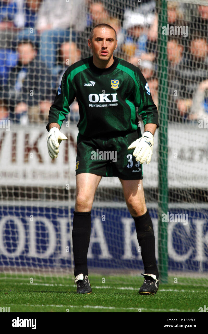 Soccer - FA Barclays Premiership - Wigan Athletic v Portsmouth - The JJB Stadium. Dean Kiely, Portsmouth goalkeeper Stock Photo