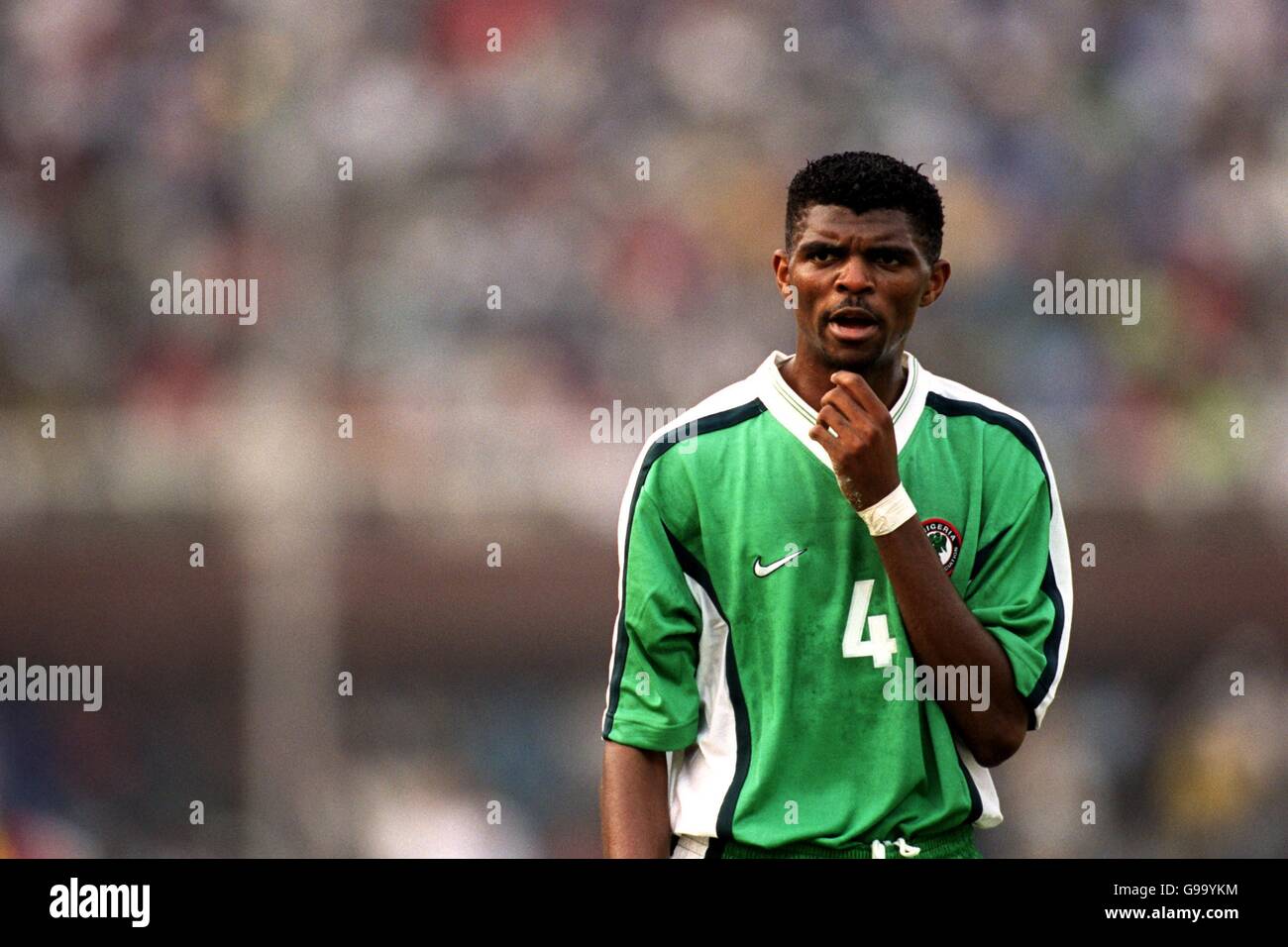 top-half-stock-chinwag-hmmmm-thinking-football-hi-res-stock-photography