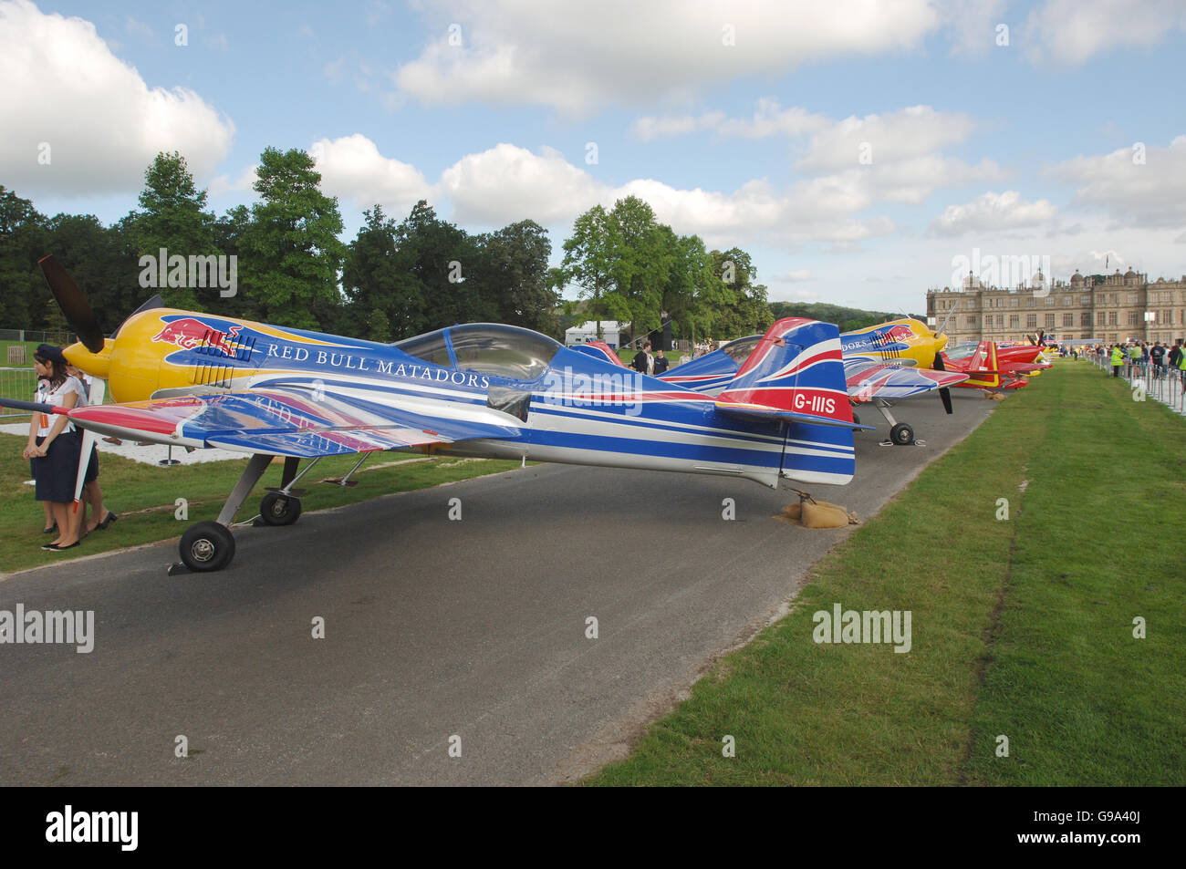 Red Bull Air Race World Series - Longleat House. Aircraft in the pitlane in front of Longleat House Stock Photo