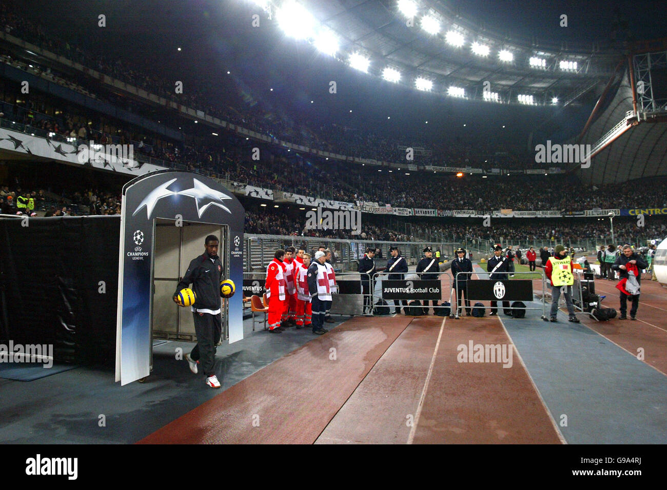 Soccer - UEFA Champions League - Quarter Final - Second Leg - Juventus v Arsenal - Stadio Delle Alpi Stock Photo