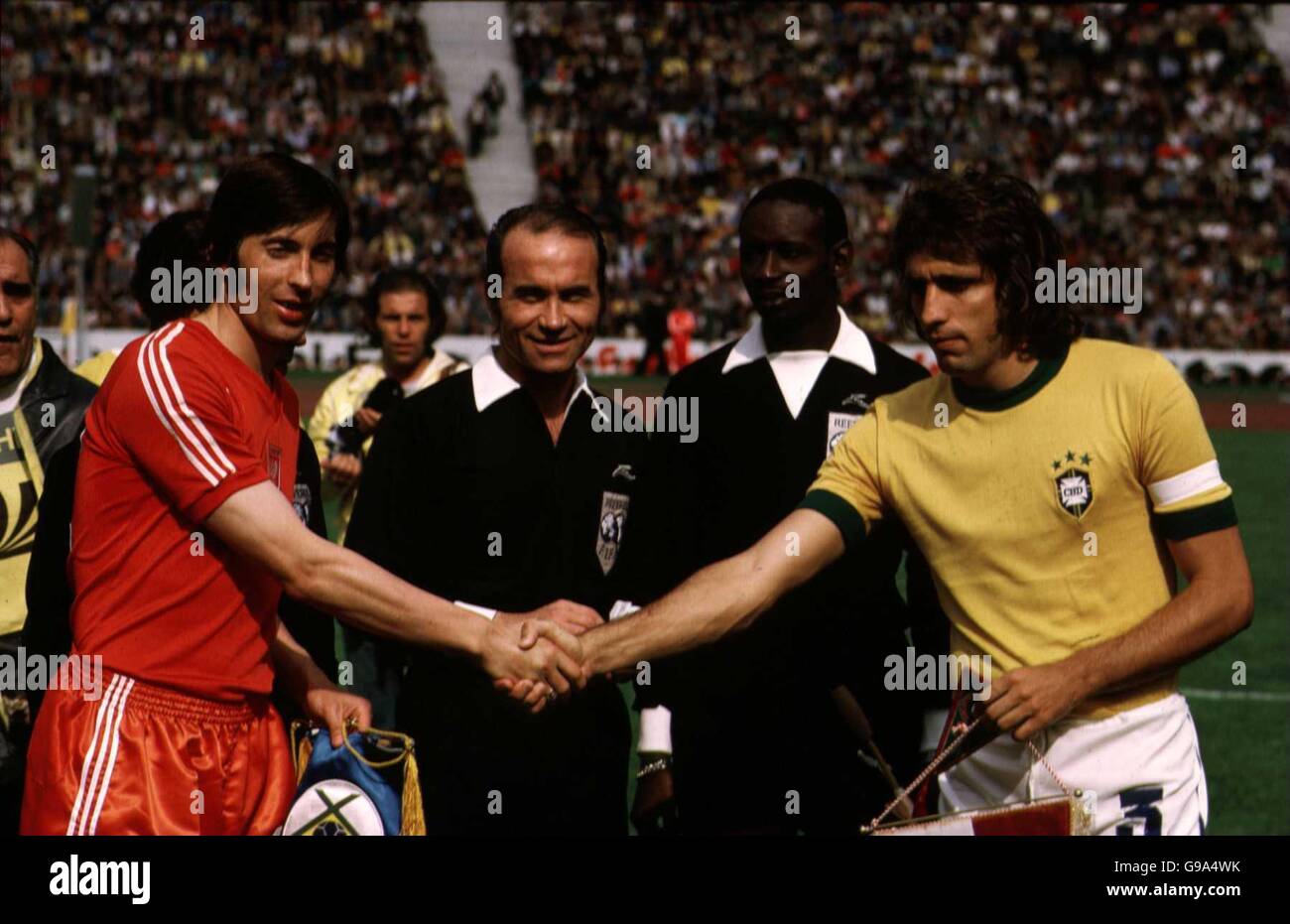 The two captains shake hands before the match l-r Kazimierz Deyna (Poland), Mr. Angonese (referee), Mr. N'Diaye (linesman) and Mario Marinho (Brazil) Stock Photo
