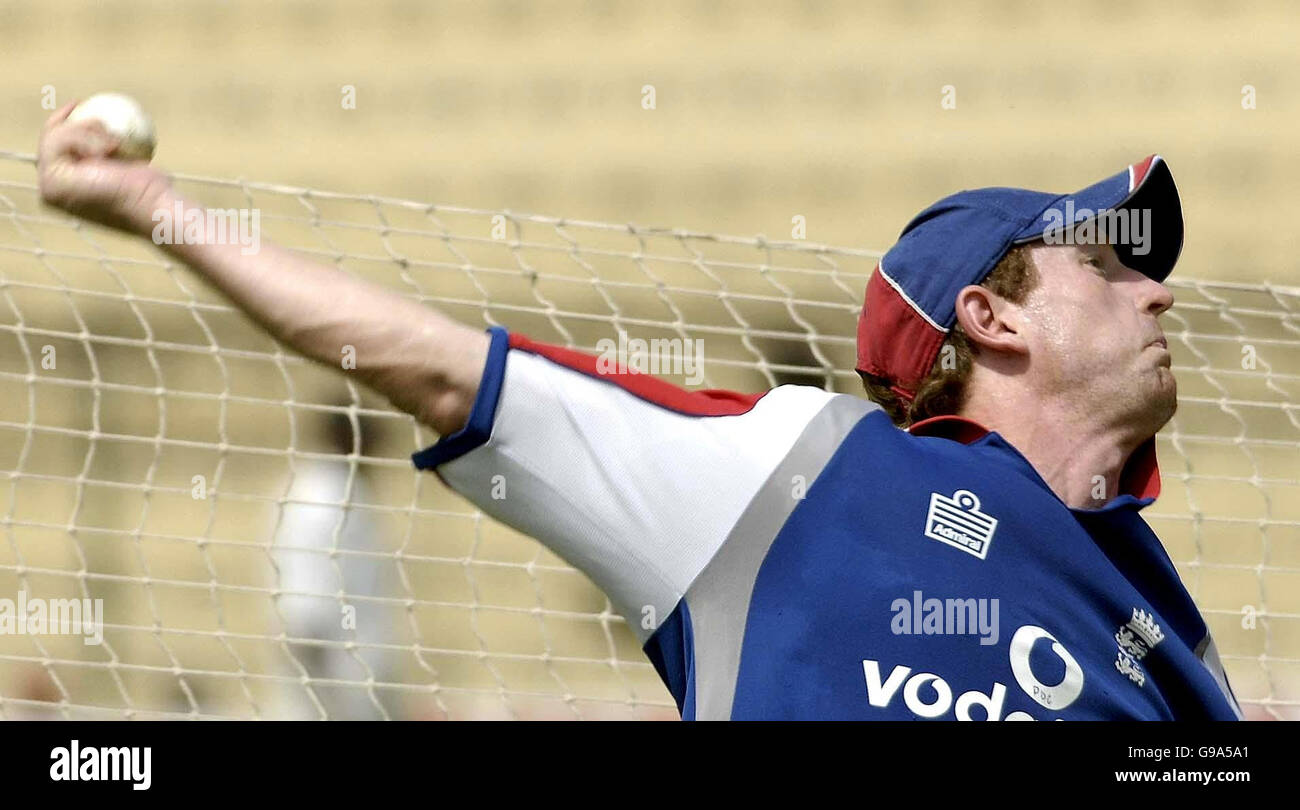 England's Paul Collingwood bowls in the nets at the Keenan Stadium, Jamshedpur, India. Stock Photo