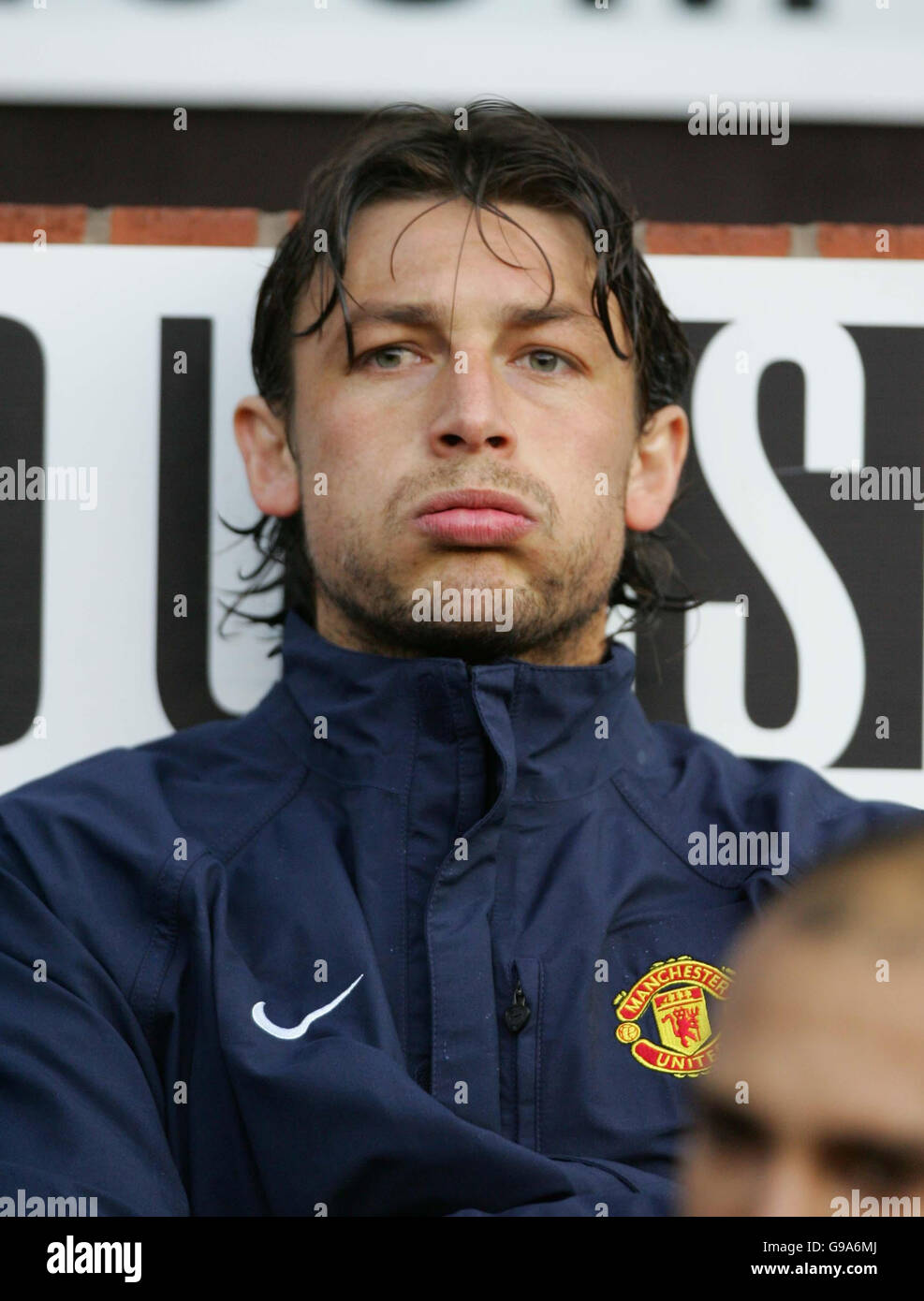 Manchester United substitute Gabriel Heinze on the bench during the Barclays Premiership match against Sunderland at Old Trafford, Manchester. Stock Photo