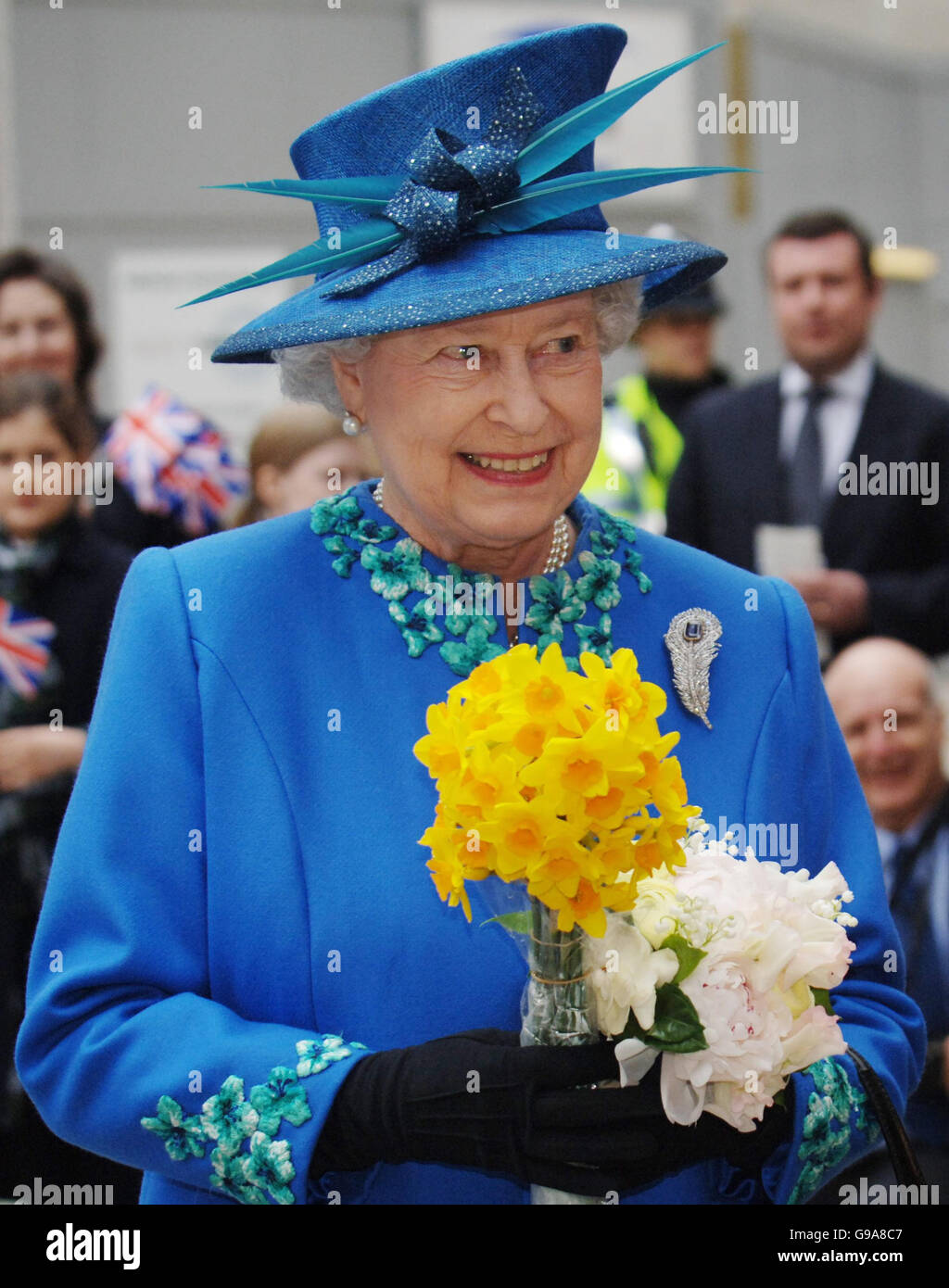 Britains queen elizabeth ii is greeted by crowds hires stock photography and images Alamy
